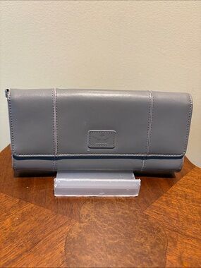 Leather wristlet/long wallet Clutch  large Gray/lavender trim/ interior NWOTflaw